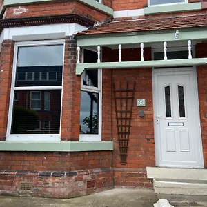 pass-the-keys-amazing-newly-renovated-5bedroom-house-sleeps-10.yorkshirehotels.net/